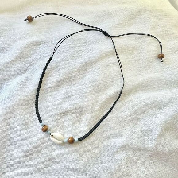 Black friendship necklace with seashell - Picture 1 of 2